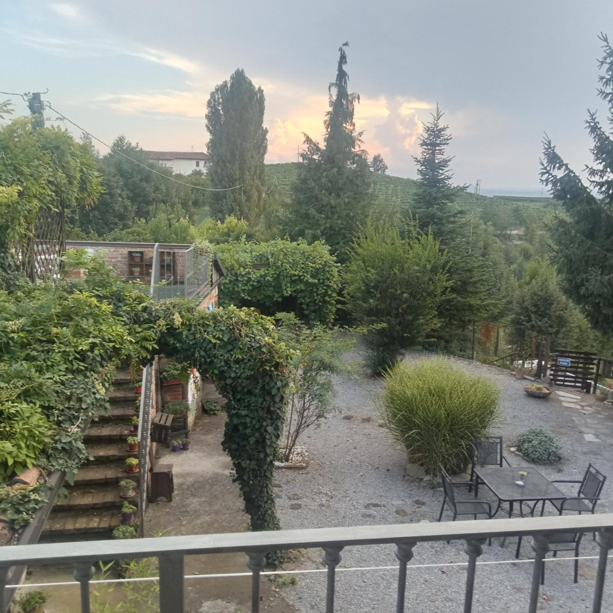 Agriturismo Bric Di Gai Монфорте-д'Альба Экстерьер фото