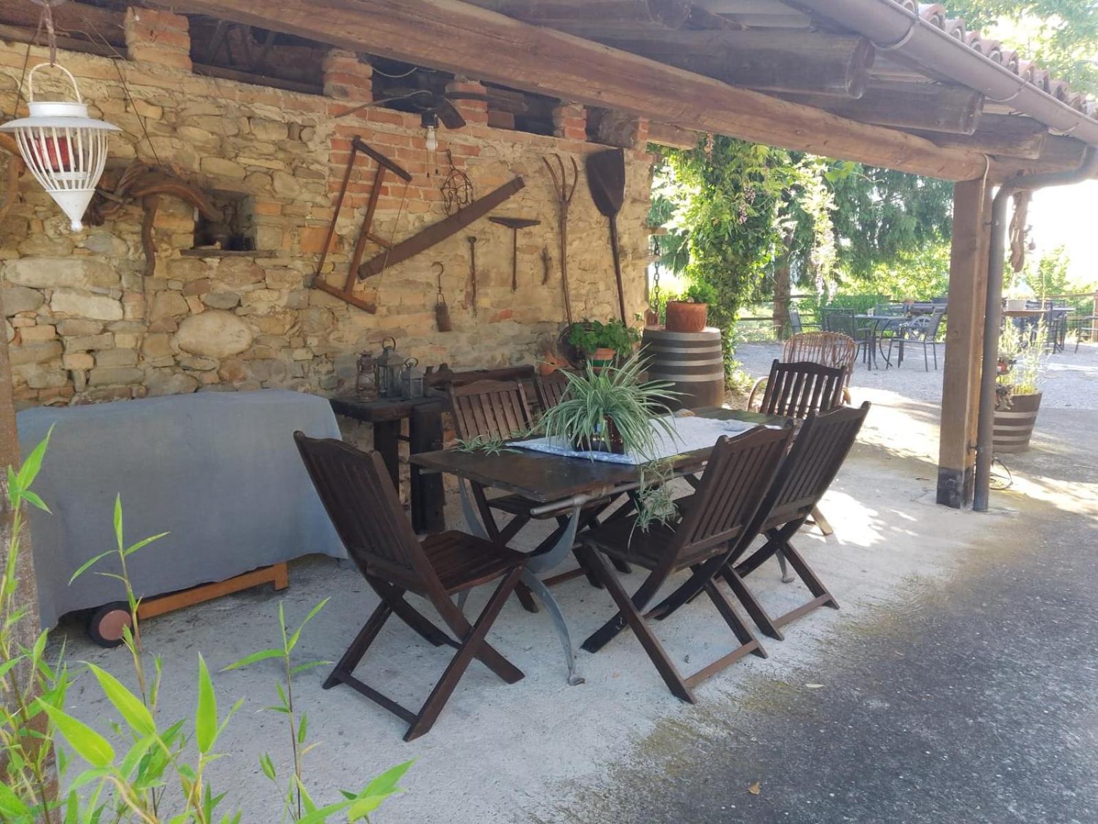 Agriturismo Bric Di Gai Монфорте-д'Альба Экстерьер фото